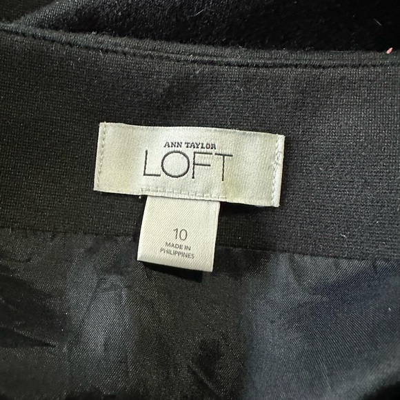 Black with red and brown accent skirt - Picture 2 of 3